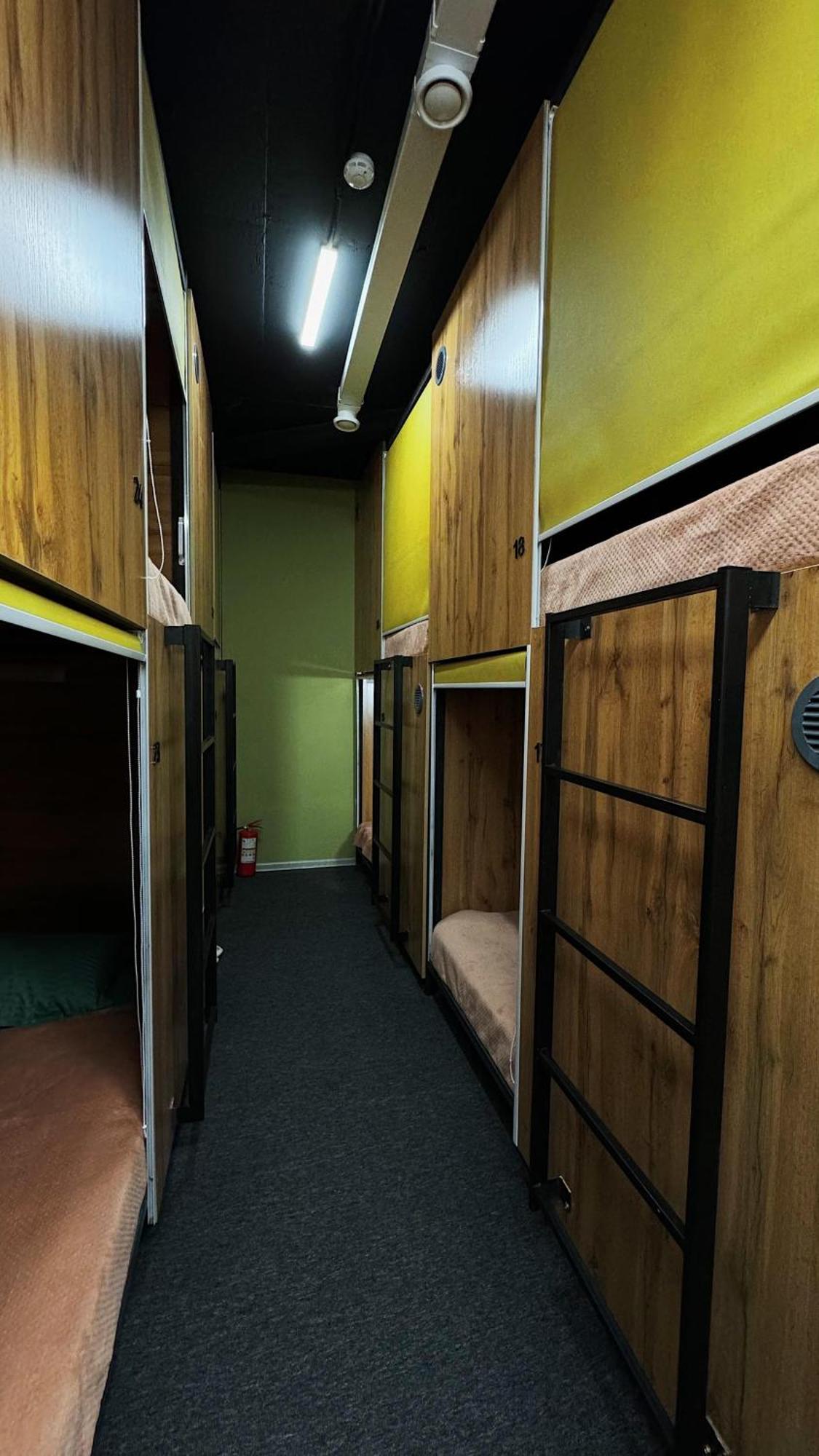 Hostel Kochevnik Capsule Hotel アルマトイ エクステリア 写真