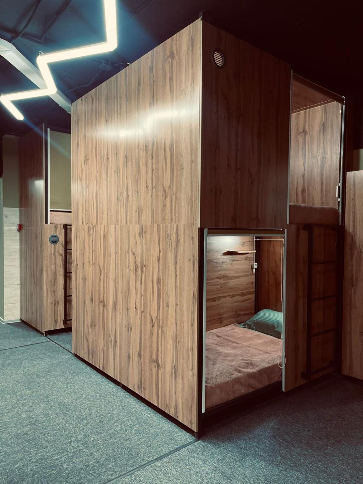 Hostel Kochevnik Capsule Hotel アルマトイ エクステリア 写真