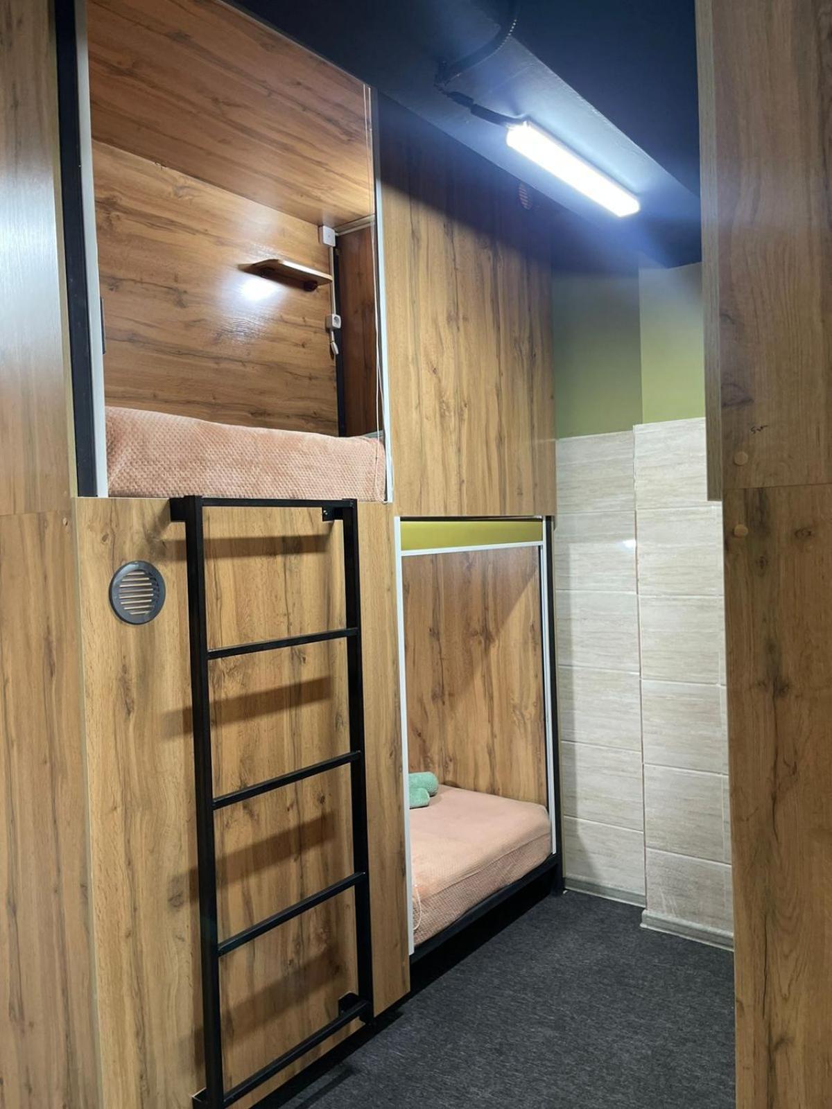 Hostel Kochevnik Capsule Hotel アルマトイ エクステリア 写真