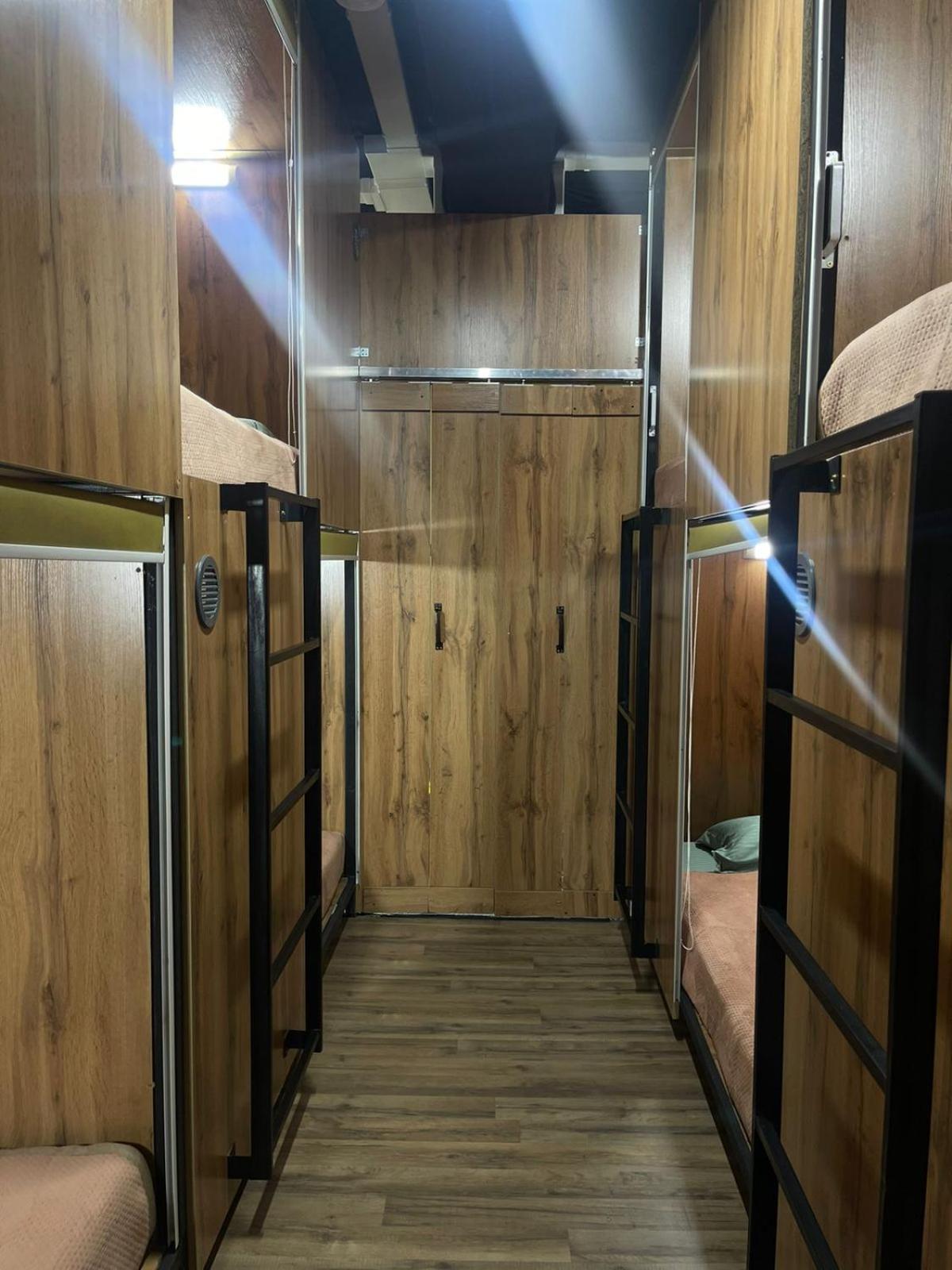Hostel Kochevnik Capsule Hotel アルマトイ エクステリア 写真