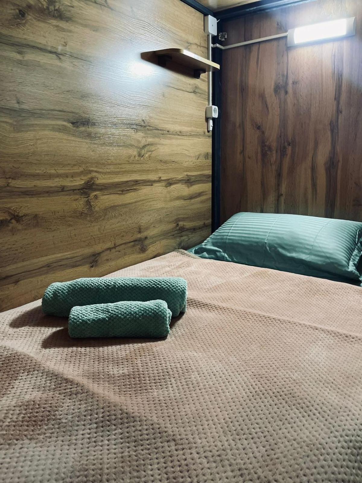 Hostel Kochevnik Capsule Hotel アルマトイ エクステリア 写真