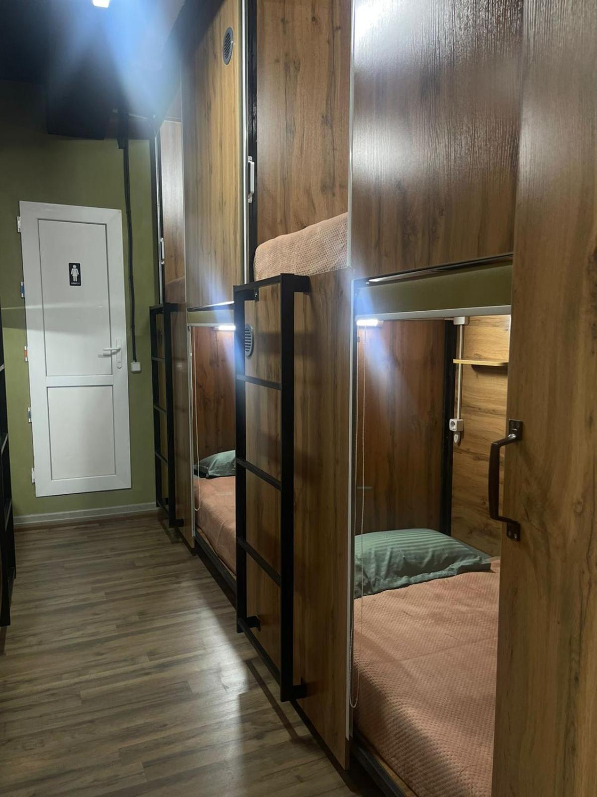 Hostel Kochevnik Capsule Hotel アルマトイ エクステリア 写真
