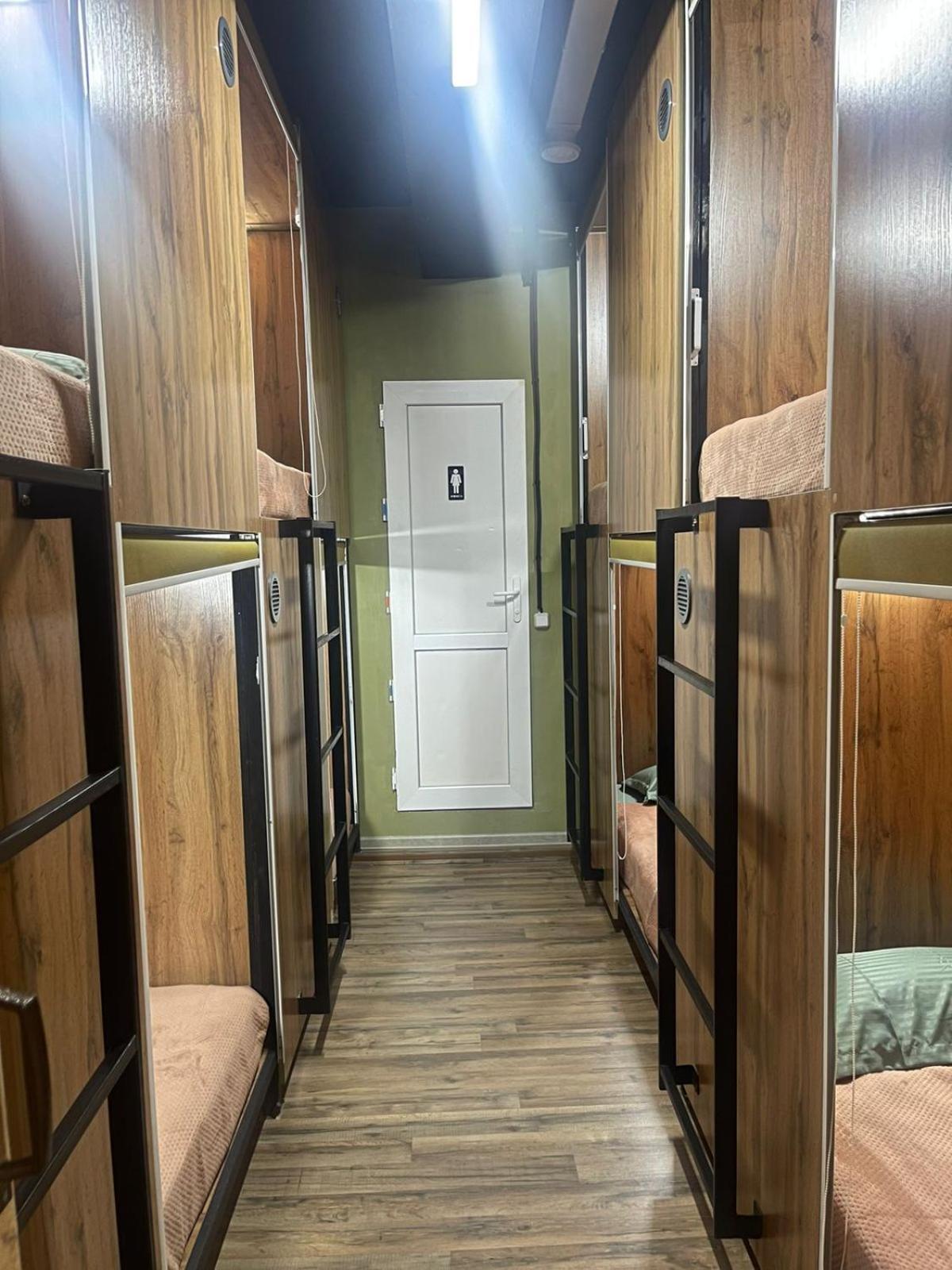 Hostel Kochevnik Capsule Hotel アルマトイ エクステリア 写真