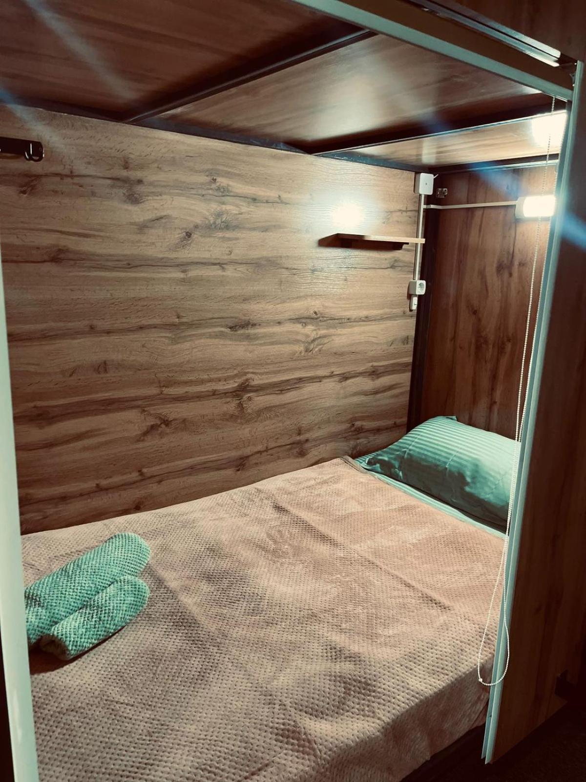 Hostel Kochevnik Capsule Hotel アルマトイ エクステリア 写真